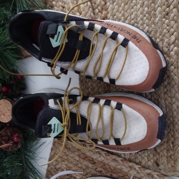 Sneakers - Picture 3 of 4